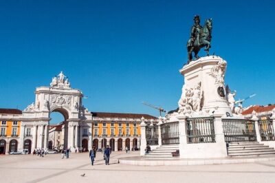 1 Guide 1 Tuk Tuk — Complete Historical Tour — True Local Guide - The opening historical squares: Lisbon’s big turning points
