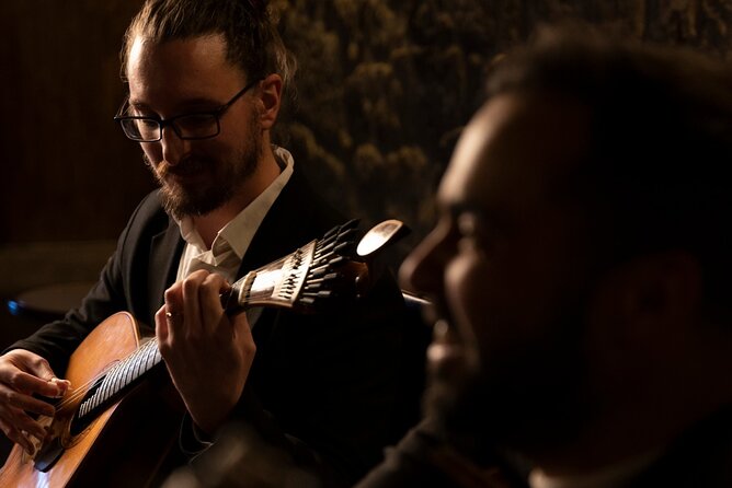 1-hour Intimate Fado Concert in a Typical Venue - Seating, sightlines, and the room setup