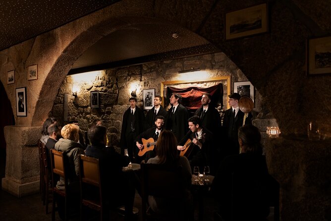 1-hour Intimate Fado Concert in a Typical Venue - 7:00 pm to curtain call: what the evening looks like