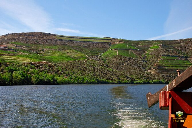 1-Hour Rabelo Boat Trip in Pinhão - Getting on the boat in Pinhão (and finding the dock fast)