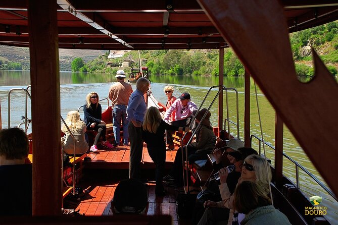 1-Hour Rabelo Boat Trip in Pinhão - Rabelo boat design: open air when it’s good, covered when it’s not