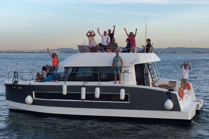 1H power catamaran up to 18 people in Lisbon - Comfort for Up to 18: Outdoor Seating and Real Expectations