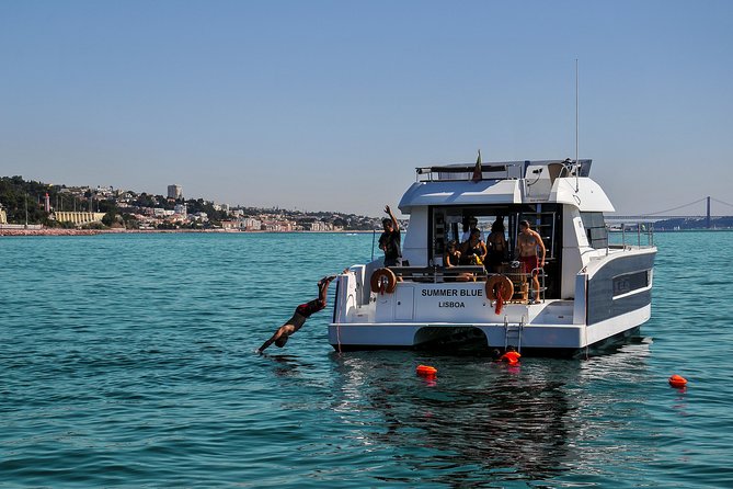 1H power catamaran up to 18 people in Lisbon - Price and Value for Group Celebrations in Lisbon