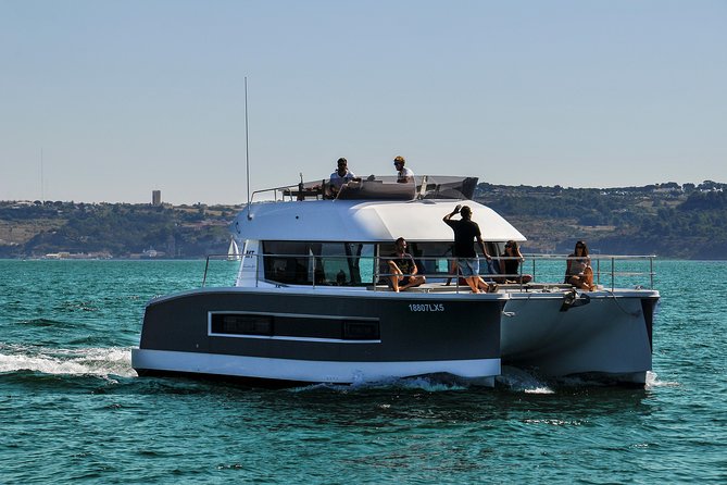 1H power catamaran up to 18 people in Lisbon - Meeting at Doca do Bom Sucesso: Getting There Without Stress