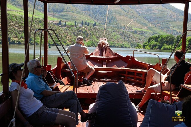2-hour Rabelo Boat tour in Pinhão - Comfort, toilets, and refreshments: the stuff that can change your mood