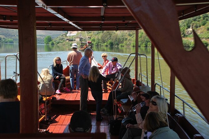 2-hour Rabelo Boat tour in Pinhão - Leaving Pinhão: the Eiffel iron bridge moment