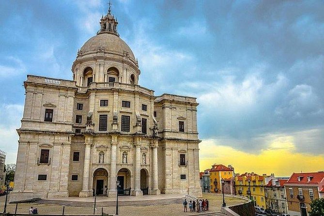 2 Hour Tuk Tuk Tour of the Old Town it will make you fall in love - Stop 3: Miradouro das Portas do Sol (your postcard moment)