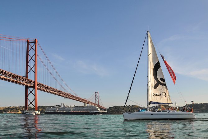 2 Hours Private Sailing Tour in Lisbon - Back Near the Main Square (Terreiro do Paço) for Photos