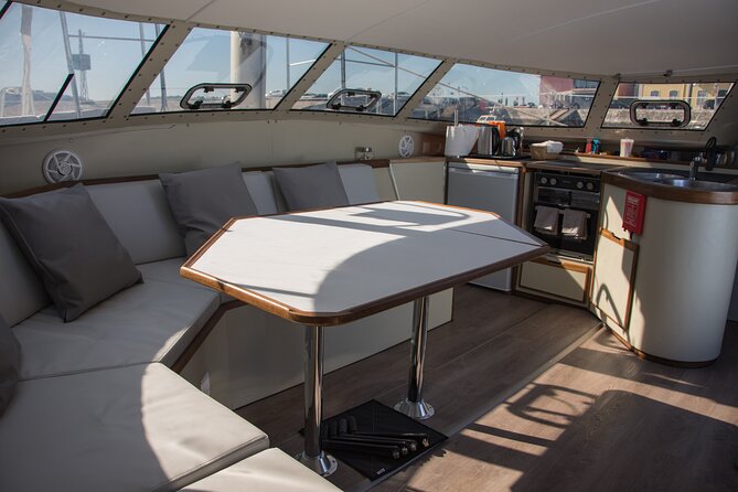 2H Tour on a Private Sailing Catamaran "Scarlett" up to 16 people - Comfort on the catamaran: sun, wind, rain, and safety