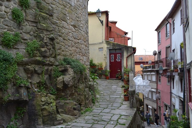 3-Hour Porto Jewish Heritage Walking Tour with Local Guide - Sao Bento da Vitoria and Vitoria churches: memorials you can actually notice