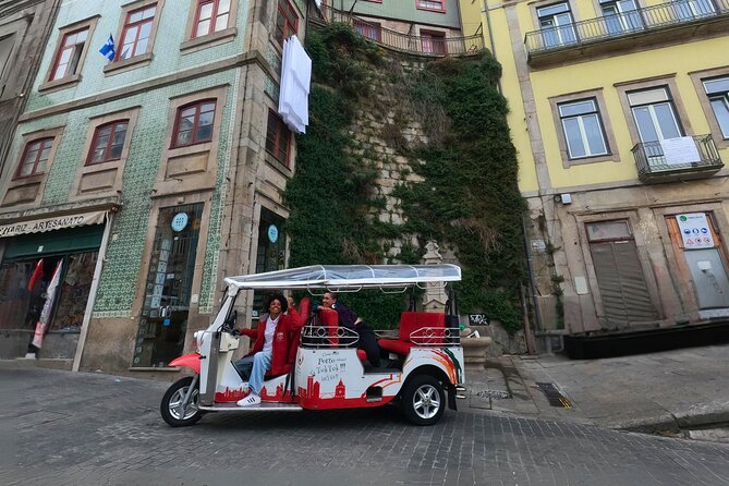 3 Hour Tuk tuk Tour in Porto - River mood in Gaia: Cais de Gaia and the Douro crossing