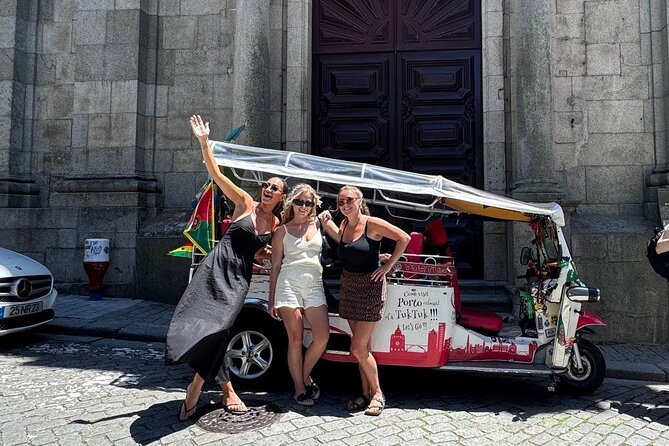 3 Hour Tuk tuk Tour in Porto - Downtown flavor: Aliados Avenue, Rua de Santa Catarina, and Praça energy