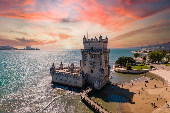 360º Lisbon: Helicopter Flight, Boat Trip and Old Town Walking - Tagus River boat trip: the calm middle between feet and air