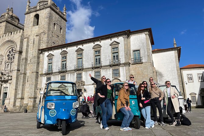 3h30 tour in Porto by Tuk Tuk - University of Porto and the Lions Square Viewpoints