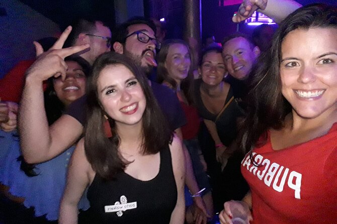4-hour Guided Porto Pub Crawl with 6 drinks and VIP CLUBentry - Where To Meet at Fonte dos Leões (and How to Not Miss the Group)