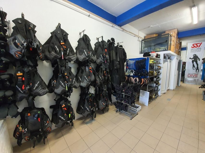 Albufeira: 2 DIVES TRIP (ONLY CERTIFIED DIVERS) - The boat time out of Marina de Albufeira: pacing around 60 bar