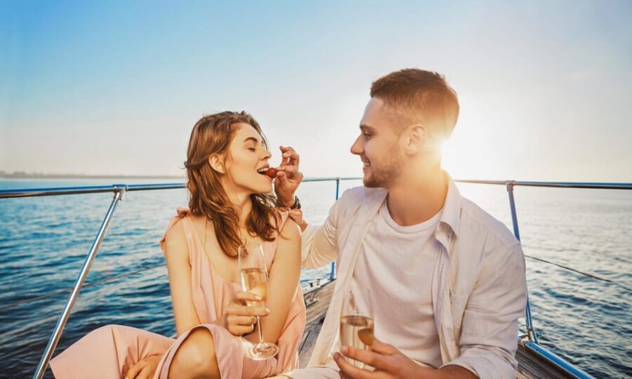 Albufeira: 3-Hour Benagil Caves & Coastline Tour - "Unwind" - Albufeira Marina to Benagil: a short trip with long views