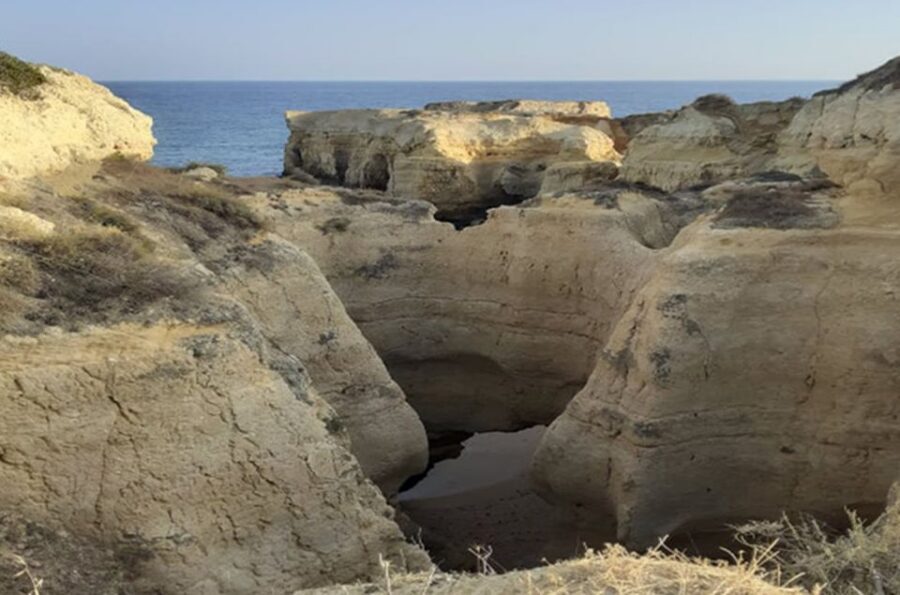 Albufeira: Beaches, Old Town, and Salgados Lagoon Jeep Tour - Pickup and First Photo Stop: Miradouro do Pau da Bandeira