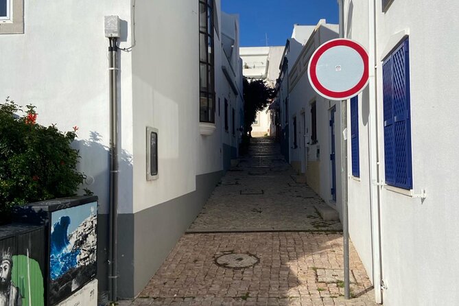 Albufeira History Walking Tour with Wine and Tapas - Tapas and Wine at the Taberna: The Best Part to Look Forward To