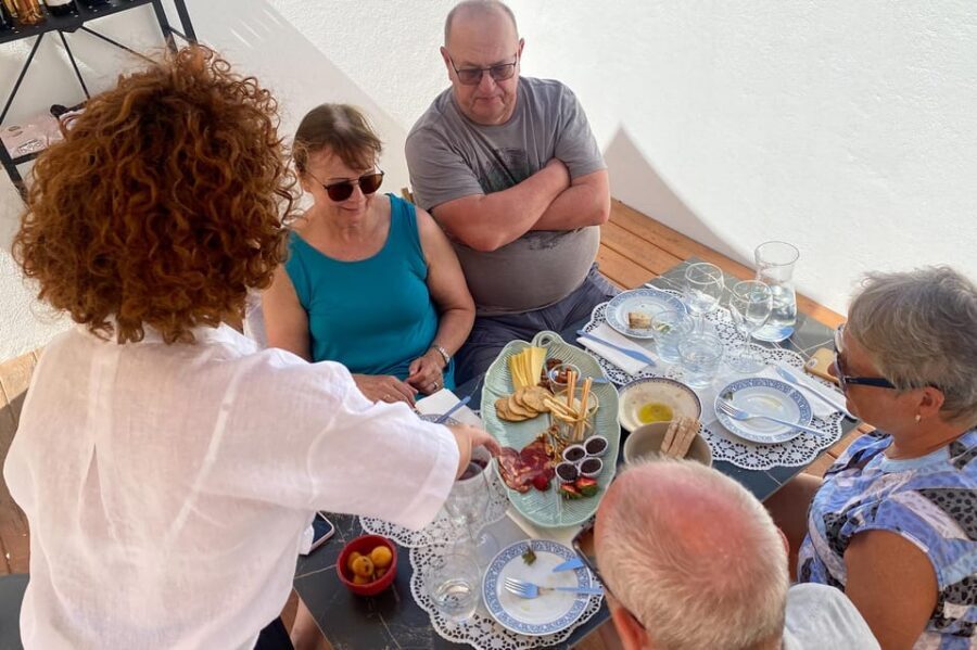 Albufeira/Porches/Vilamoura: Wine Tasting with Tapas & Music - Timing and What to Wear: A Comfort Check for the Algarve Heat