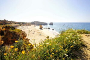 Albufeira: Tuk Tuk Ride with Old Town and Beaches - Meeting up and getting comfortable on a tuk tuk