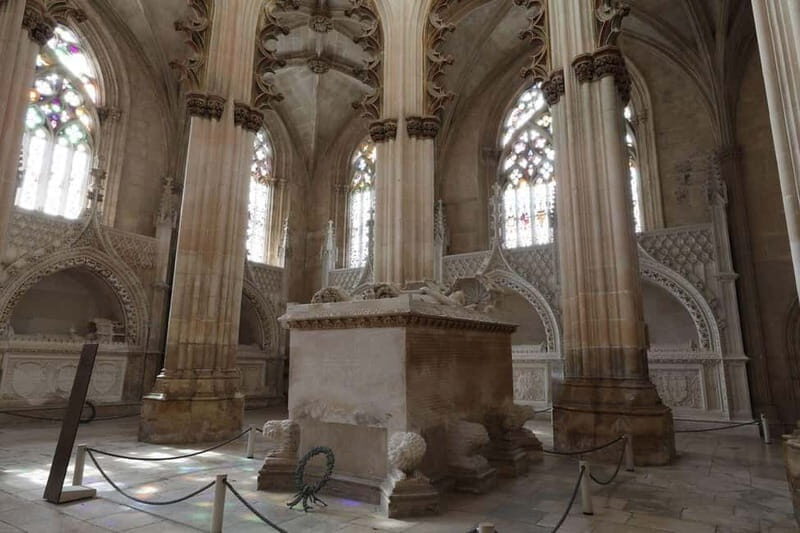 Alcobaça: Entry to UNESCO Alcobaça Monastery - Tickets, skip-the-line entry, and the Praça 25 de Abril meeting point
