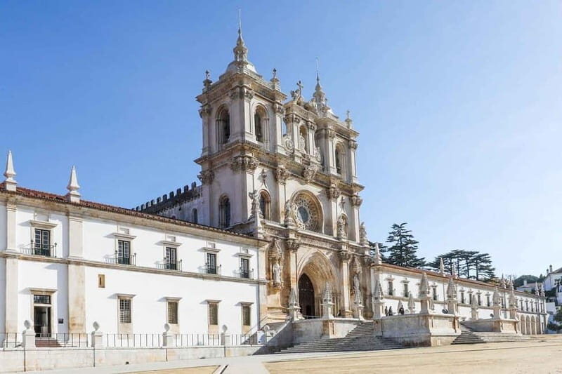 Alcobaça: Entry to UNESCO Alcobaça Monastery - Your hour-by-hour flow: medieval rooms to the bigger abbey story