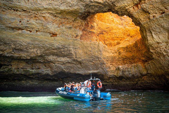 Algar de Benagil from Lagos - Safety and seas: what to expect and what to bring