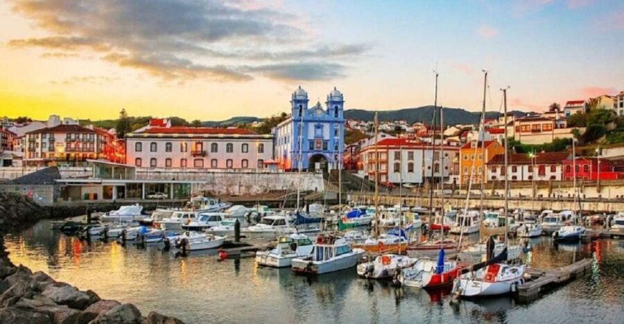 Angra do Heroísmo: Walking Tour with Local Pastry and Coffee - Palácio Capitães Generais: from Jesuit college to art rooms