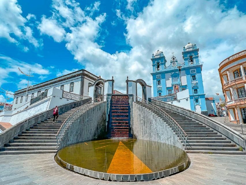 Angra do Heroísmo: Walking Tour with Local Pastry and Coffee - Getting your bearings with market time and a real coffee break