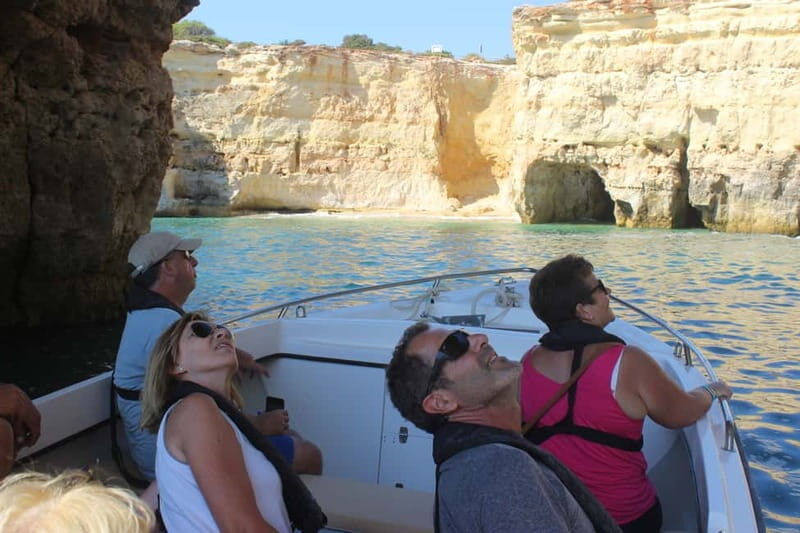 Armação de Pêra: Benagil and 10 Best Caves Guided Boat Tour - Entering Benagil Cave and catching the 5-minute view