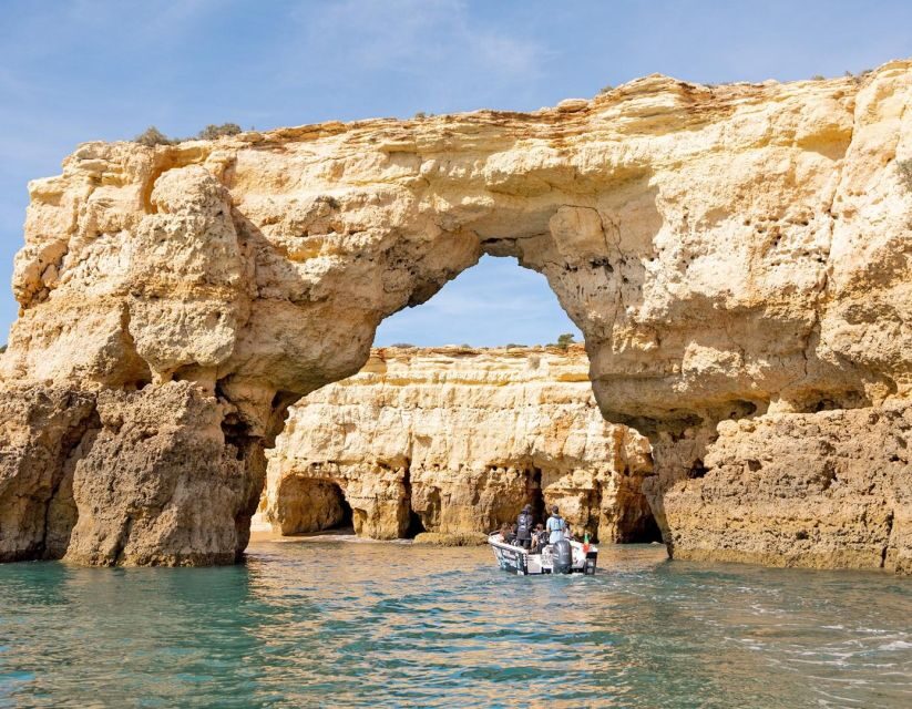Armação de Pêra: Benagil´s 15 Best Caves Boat Tour - Algar dos Capitães and the cave cluster before Benagil