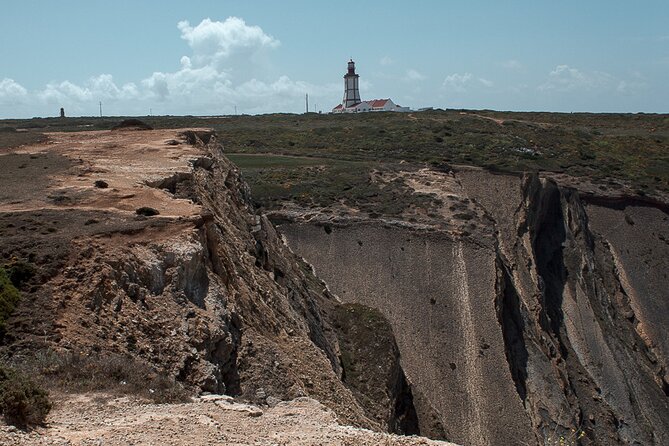 Arrábida Natural Park and Sesimbra Day Trip from Lisbon - Morning logistics: pickup, timing, and crossing the 25th of April Bridge