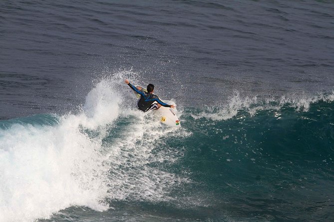 Aulas de Surf - Gear Rental Included: Travel Light and Spend Your Energy on Standing Up