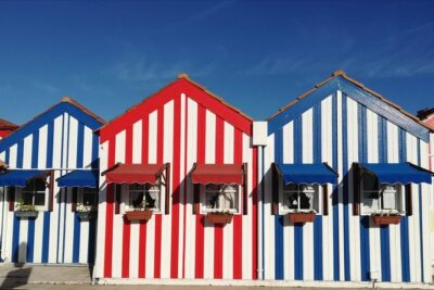Aveiro and Coimbra Small Group Tour with Moliceiro Boat Cruise - Aveiro station, lunch time, and Costa Nova: how you fill the gaps