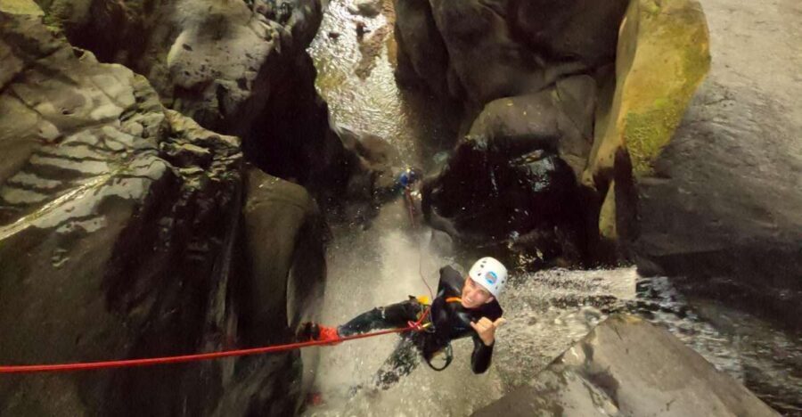 Azores: Canyoning in Salto do Cabrito - The 3.5-Hour Flow: From Briefing to Final Leap