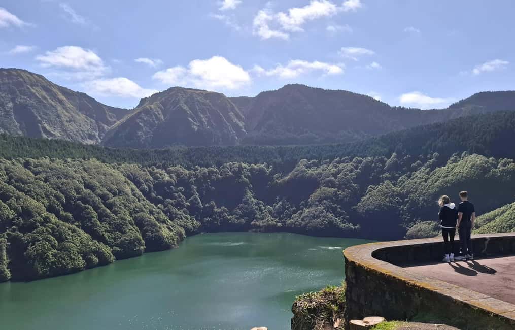 Azores: Sete Cidades, Blue & Green Lake Shore Excursion - Vista do Rei: Where the Lakes Feel Like a Magic Trick