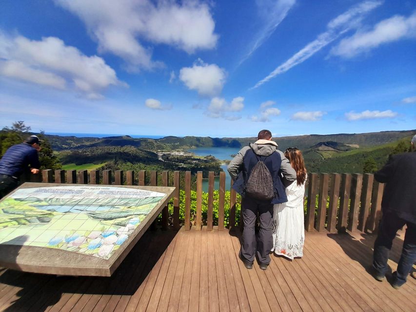 Azores: Sete Cidades, Blue & Green Lake Shore Excursion - The Crater Circuit: Cerrado das Freiras, Lagoa Azul, and Ponta do Escalvado