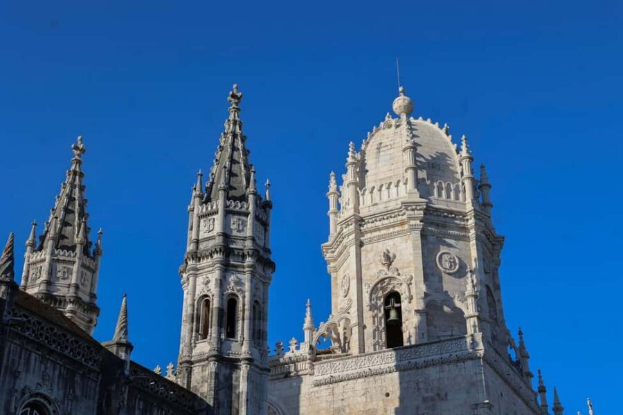 Belém Walking Tour + Jerónimos Monastery Ticket - Meeting at Praça do Império: Where the Story Starts