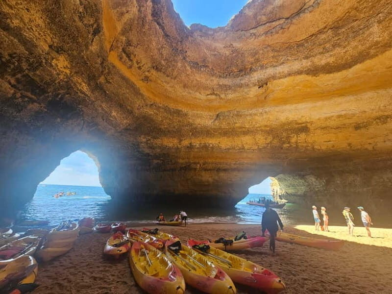 Benagil: Benagil Caves Guided Kayak Tour - Meet-up and the first 20 minutes: what matters most
