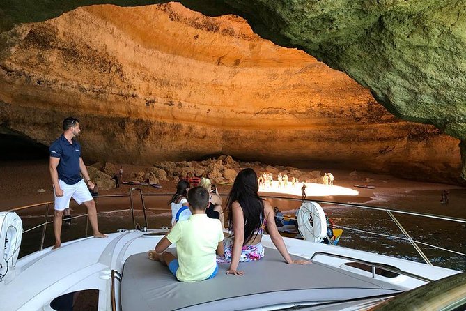 Benagil Cave Cruise - Praia de Benagil: The 30-Minute Coast Hook and Swim Window