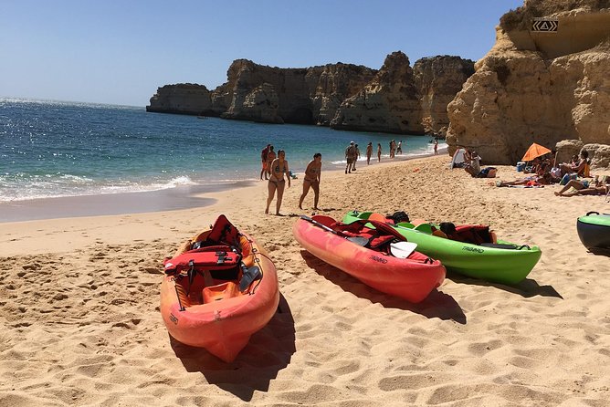 Benagil caves's kayak tour - The guides and the photo stops: what to look for