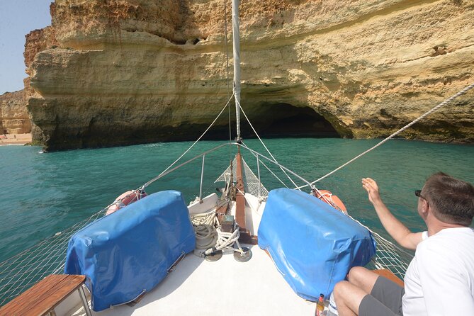 Benagil Coastline Tour - Allboat - Your crew and the multilingual approach (hello Johnny)