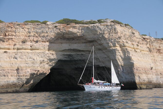 Benagil Coastline Tour - Allboat - Group size and the comfort of a capped boat