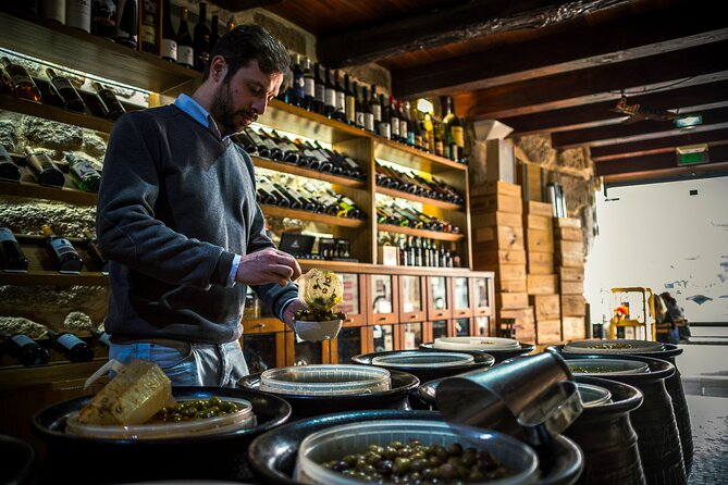 Beyond the Barrel: From Decadent to Down-home in the Heart of Porto - São Bento Railway Station: migration history, then vinho verde