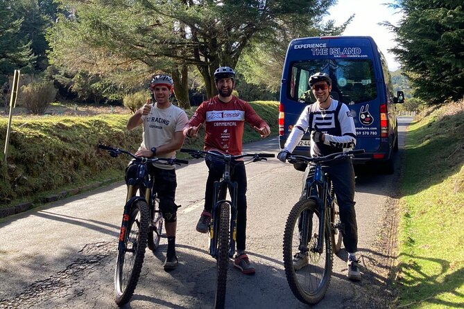 Botanical Trails of Madeira. Mountain biking Trail Experience - The Final Descent Back Toward Lokoloko: Brakes, Ocean Views, and Smooth Road