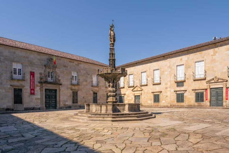 Braga: Private & Flexible Walking Tour in Historic Center - Largo de São Paulo and Largo de Santiago: plazas with momentum
