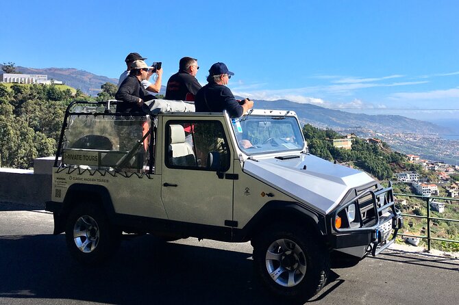 CABO GIRÃO (Half Day tour/3h) / Private Classic Car (4L). - Entering the day: pickup and the Renault 4L reality check