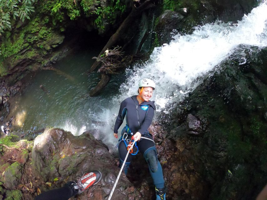 Canyoning in Ribeira dos Caldeirões - The soft walk in Ribeira dos Caldeirões: warm-up before the ropes