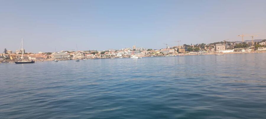 Cascais Coastal Secrets: 90-Minute Cruise with Free Drinks - Drinks, Comfort, and Bringing Food: How to Enjoy It Without Fuss